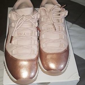 Womans jordans size 9